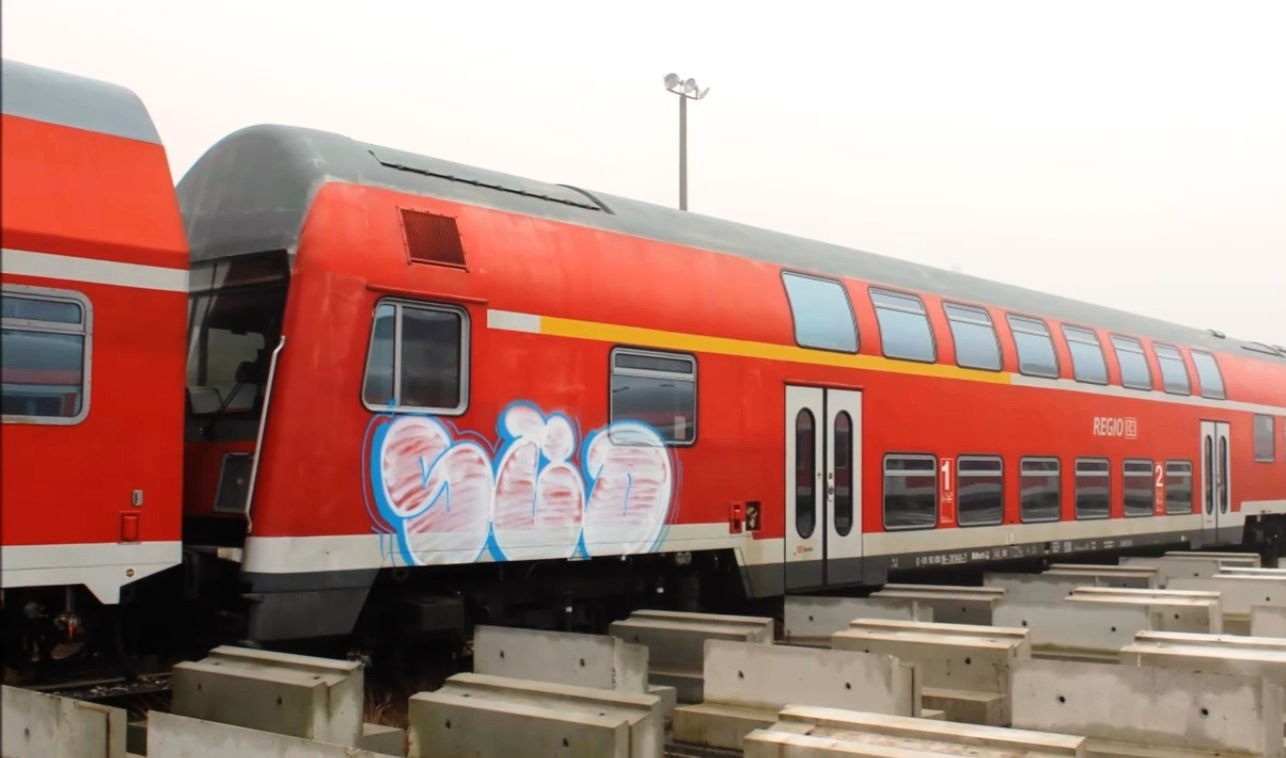 Graffiti Train - Photo by ZUGZWANG