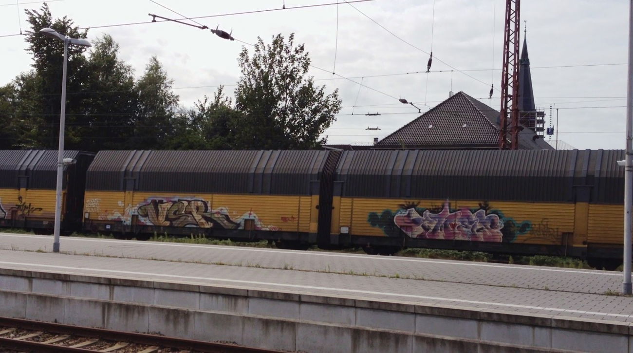 Graffiti Train - Photo by ZUGZWANG
