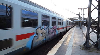 Graffiti Train - Photo by ZUGZWANG - dvs
