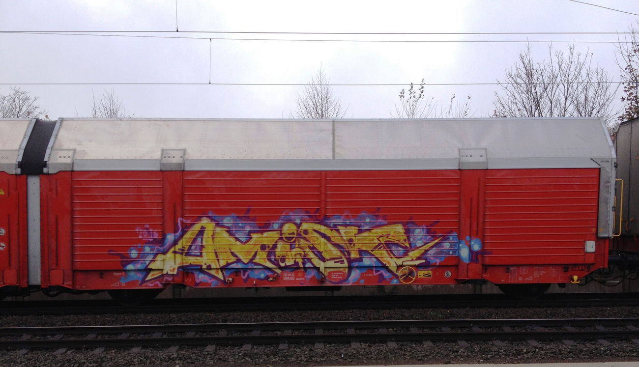 Graffiti Train - Photo by ZUGZWANG