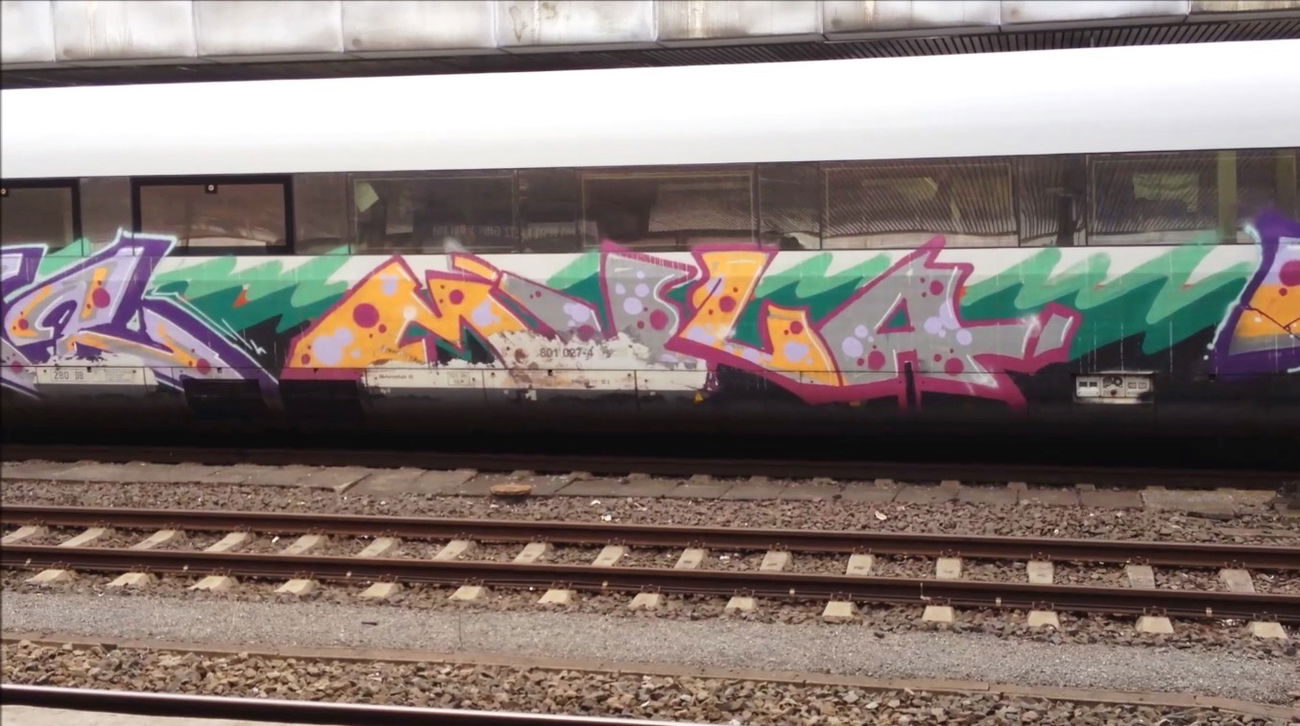 Graffiti Train - Photo by ZUGZWANG (2017)