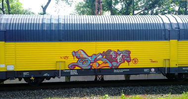 Graffiti Train - Photo by ZUGZWANG