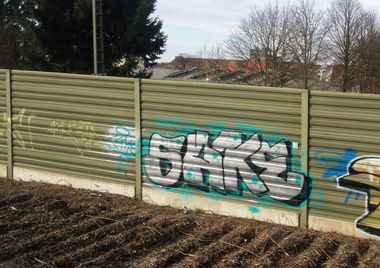 Graffiti Bombing - Photo by ZUGZWANG - sake