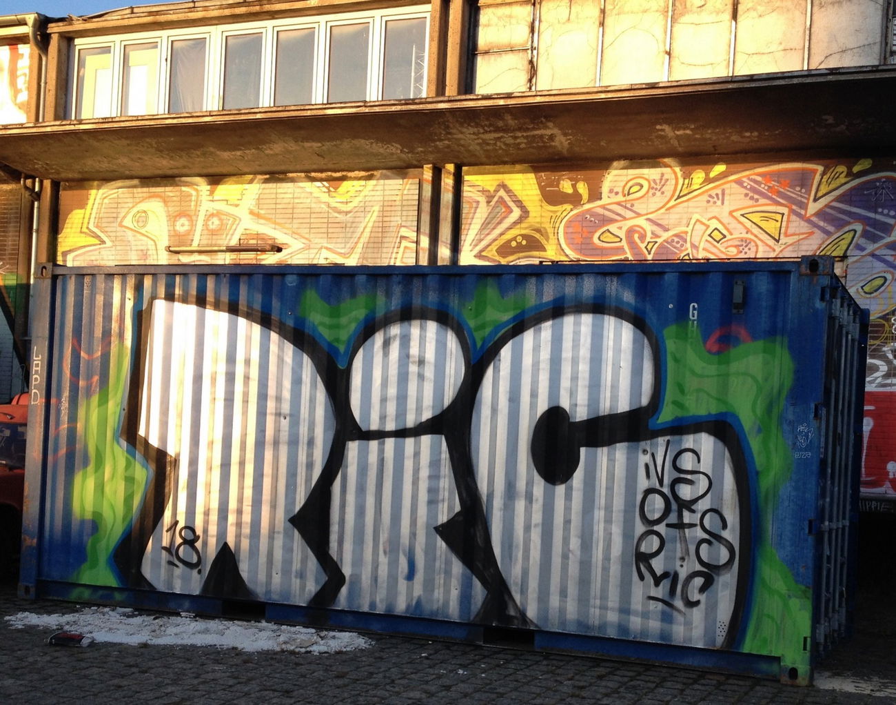 Graffiti Bombing - Photo by ZUGZWANG - ric (2018)