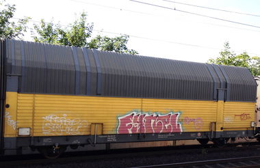 Graffiti Train - Photo by ZUGZWANG