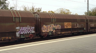 Graffiti Train - Photo by ZUGZWANG