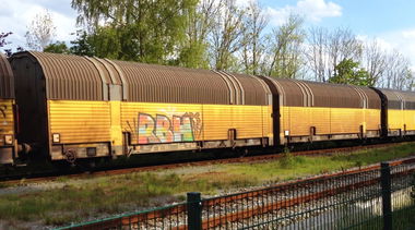 Graffiti Train - Photo by ZUGZWANG - rbh