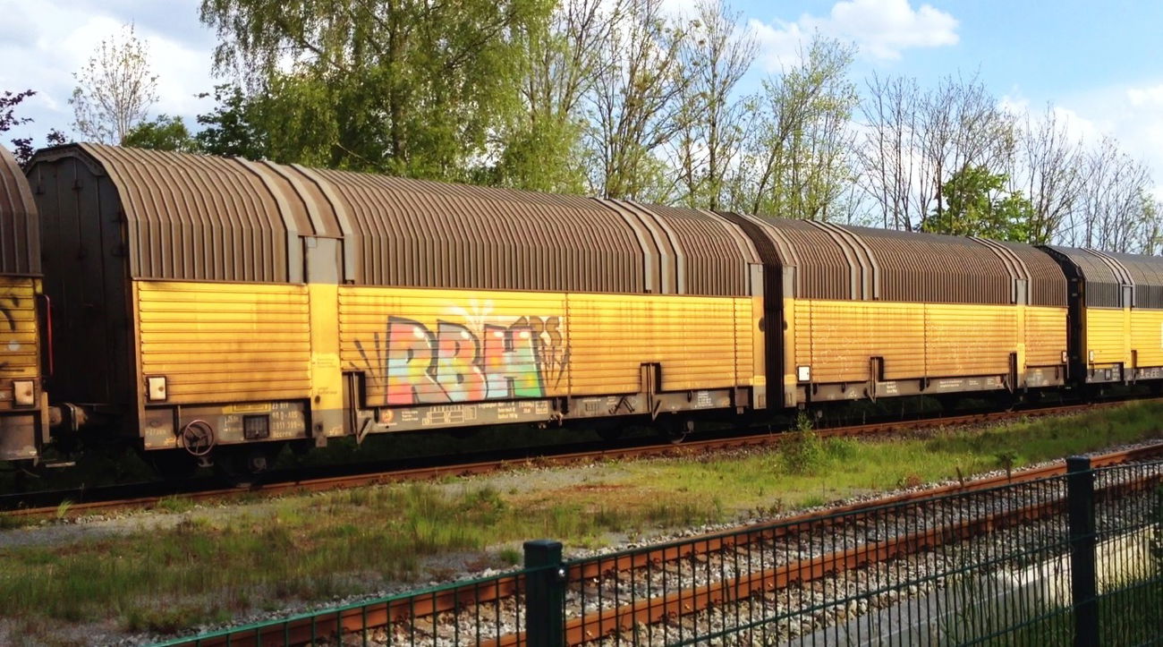 Graffiti Train - Photo by ZUGZWANG - rbh