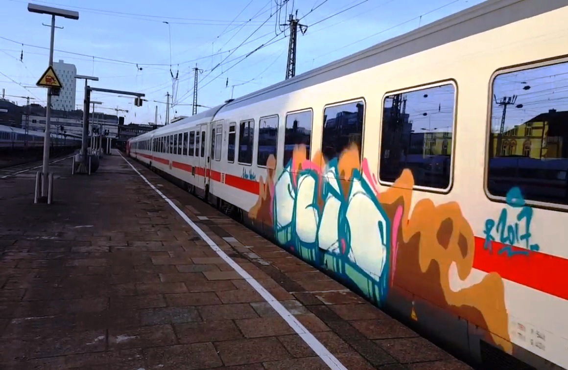 Graffiti Train - Photo by ZUGZWANG (2017)
