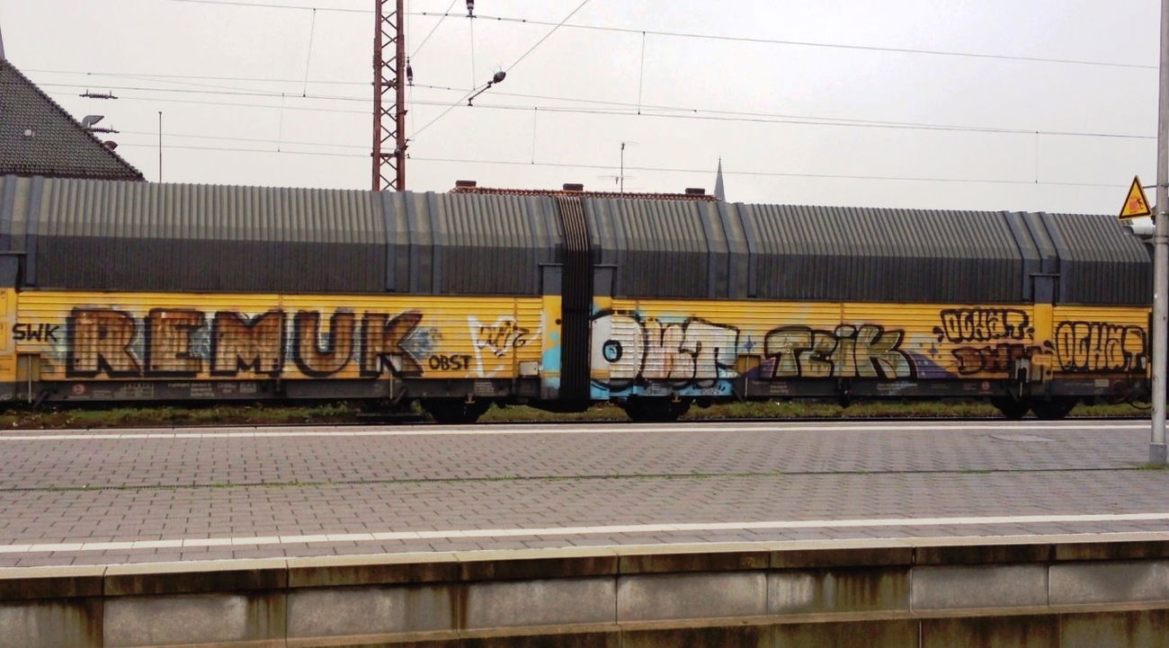 Graffiti Train - Photo by ZUGZWANG - remuk