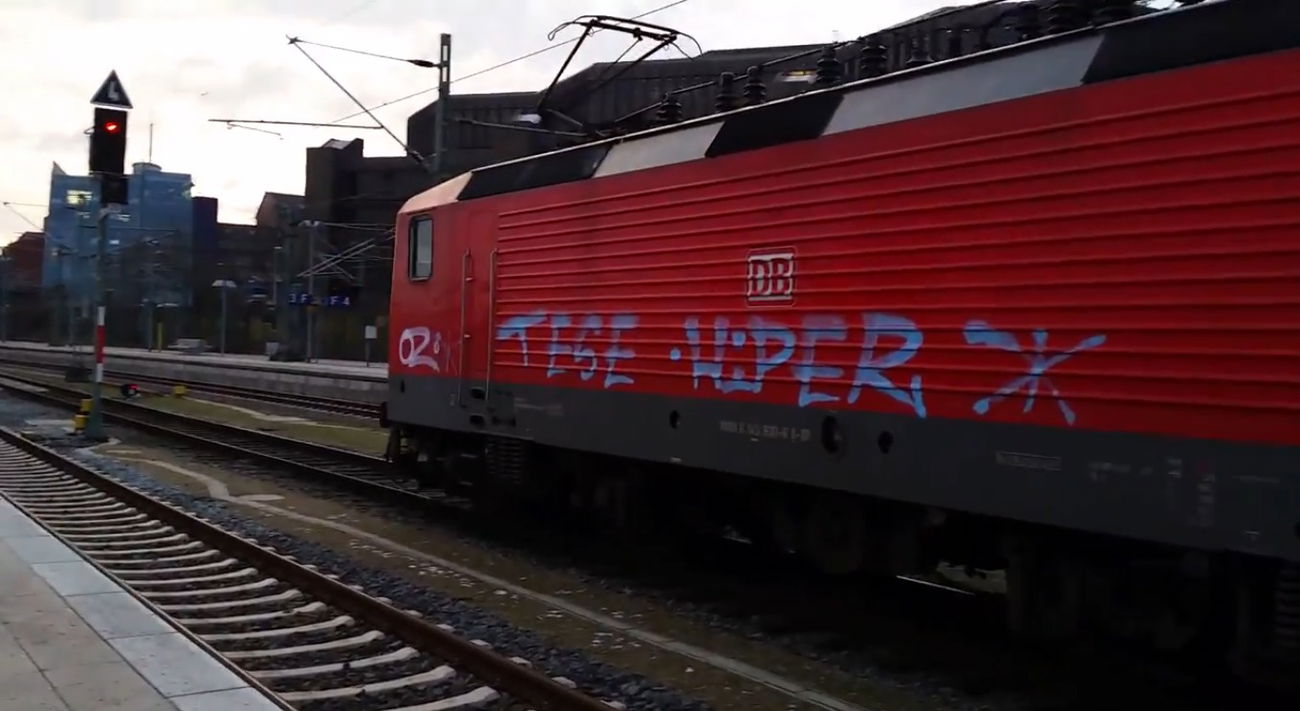 Graffiti Train - Photo by ZUGZWANG - oz, tese, hyper (2017)