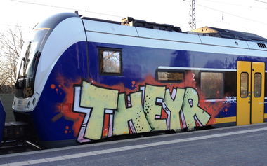 Graffiti Train - Photo by ZUGZWANG - theyr (2018)
