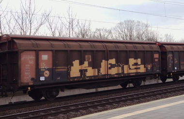 Graffiti Train - Photo by ZUGZWANG