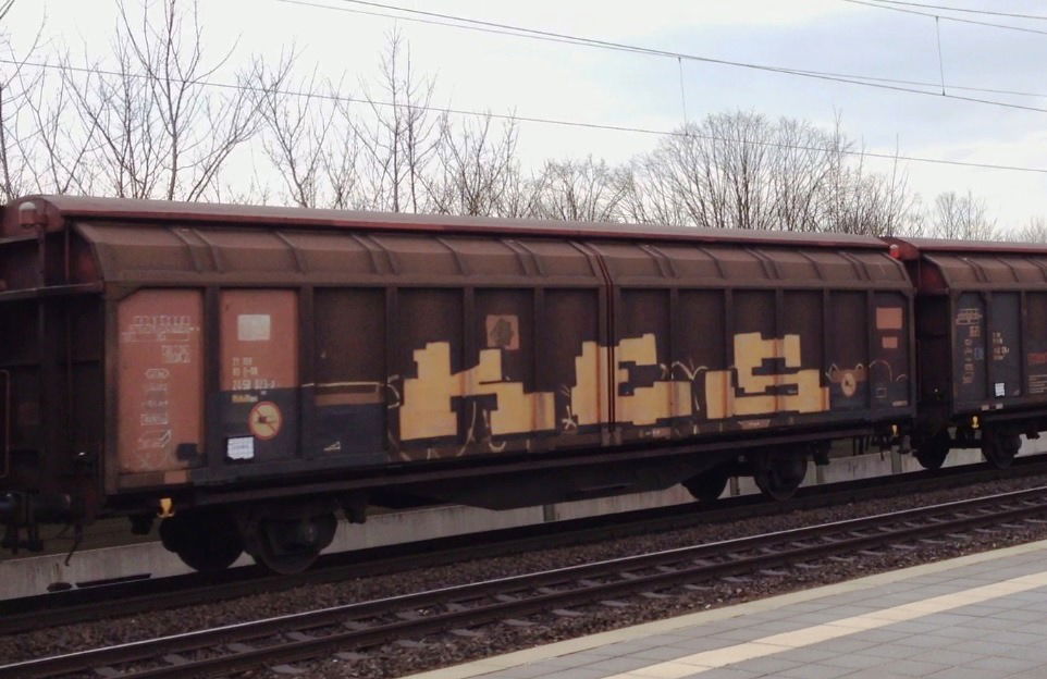 Graffiti Train - Photo by ZUGZWANG