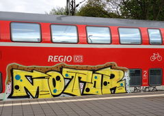 Graffiti Train - Photo by ZUGZWANG - motor