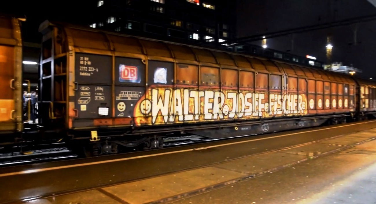 Graffiti Train - Photo by ZUGZWANG - oz