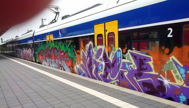 Graffiti Train - Photo by ZUGZWANG - niek, skin, jkoe