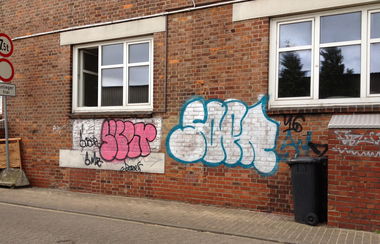 Graffiti Bombing - Photo by ZUGZWANG