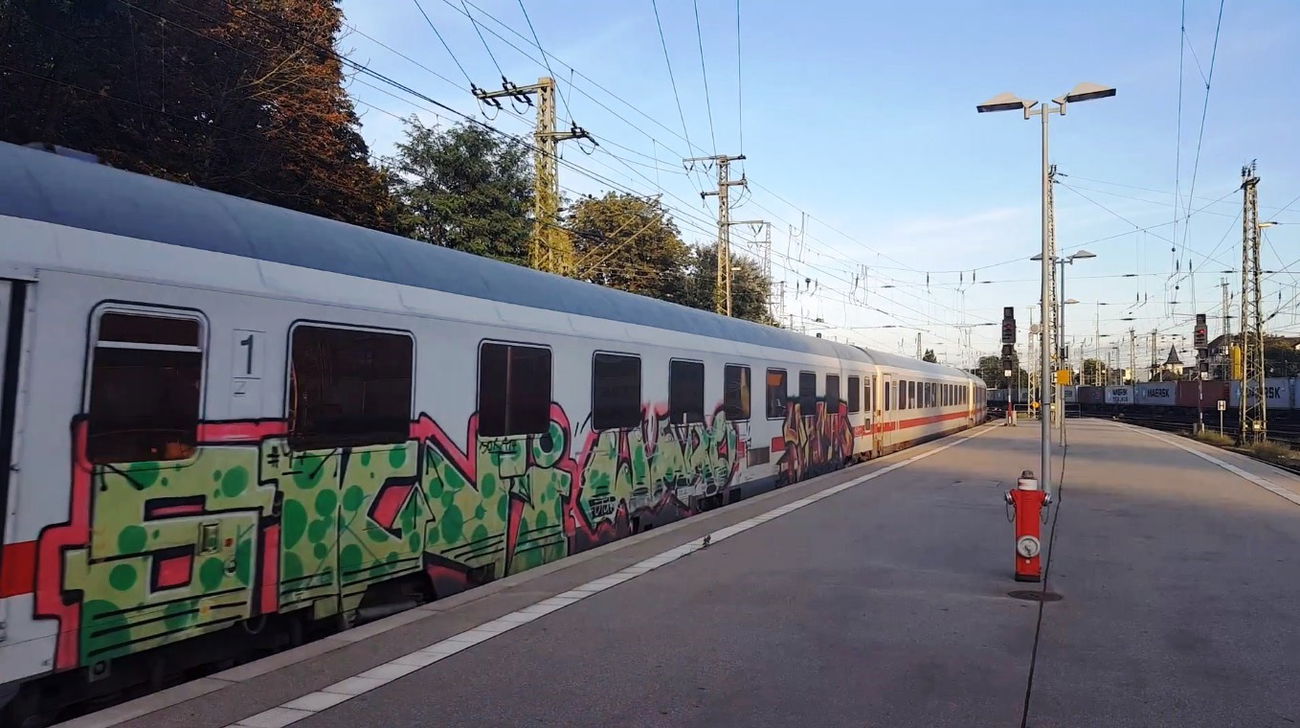 Graffiti Train - Photo by ZUGZWANG (2017)