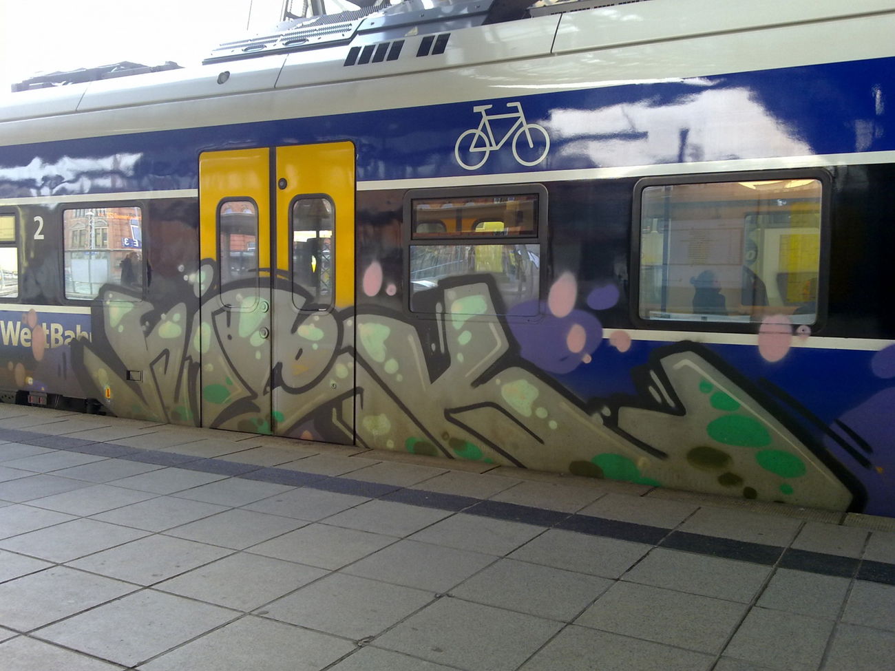 Graffiti Train - Photo by ZUGZWANG - niek, bremen (2016)