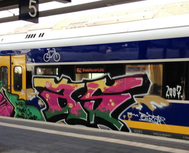 Graffiti Train - Photo by ZUGZWANG