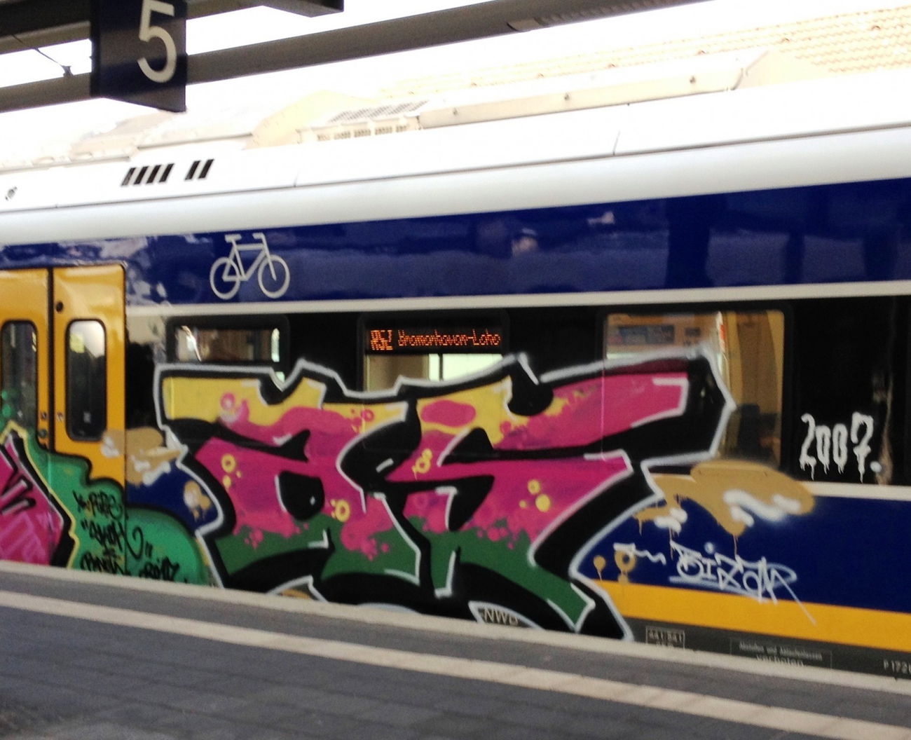 Graffiti Train - Photo by ZUGZWANG