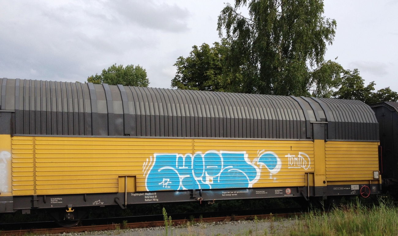 Graffiti Train - Photo by ZUGZWANG