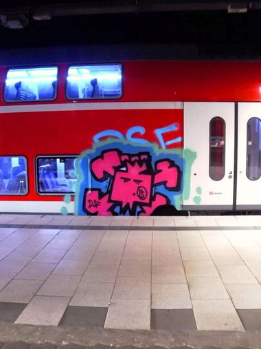 Graffiti Train - Photo by ZUGZWANG - dsf