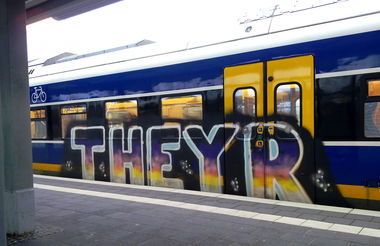 Graffiti Train - Photo by ZUGZWANG - theyr (2015)