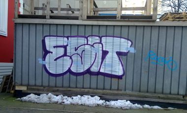Graffiti Bombing - Photo by ZUGZWANG - esit