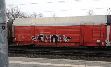 Graffiti Train - Photo by ZUGZWANG - snob