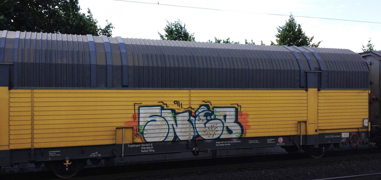 Graffiti Train - Photo by ZUGZWANG - snob