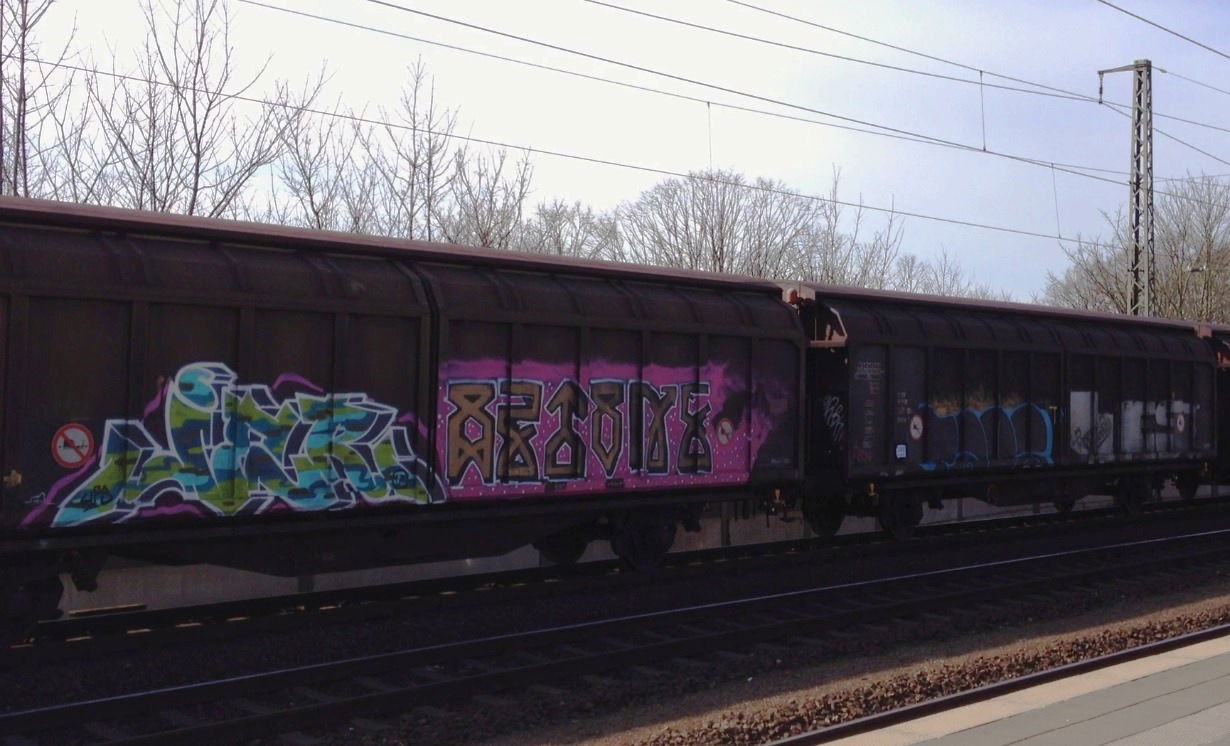 Graffiti Train - Photo by ZUGZWANG