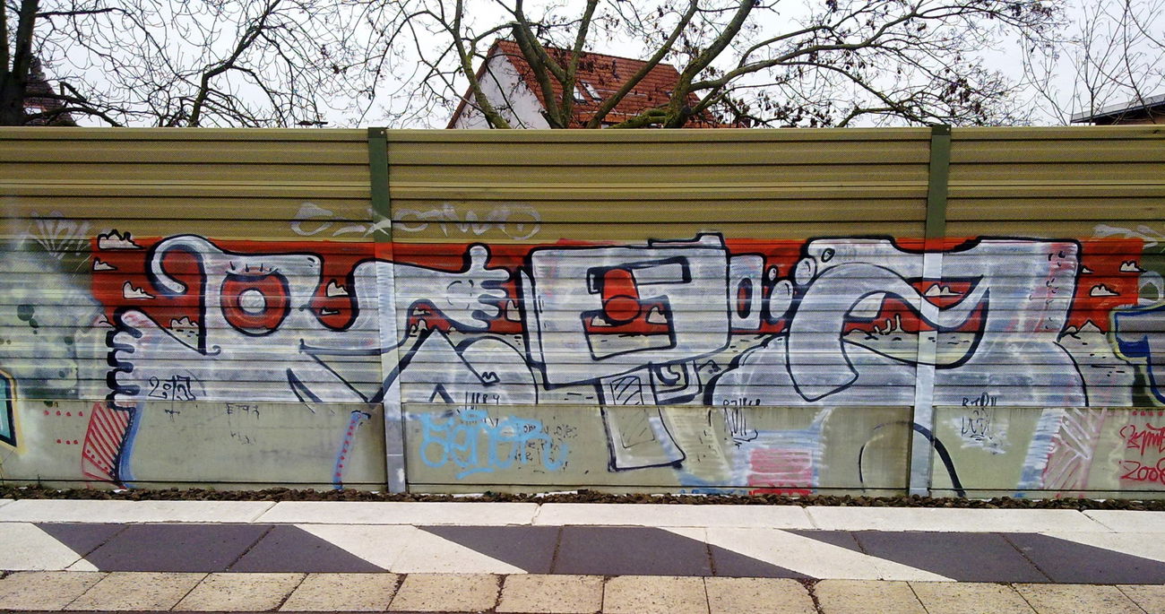 Graffiti Bombing - Photo by ZUGZWANG