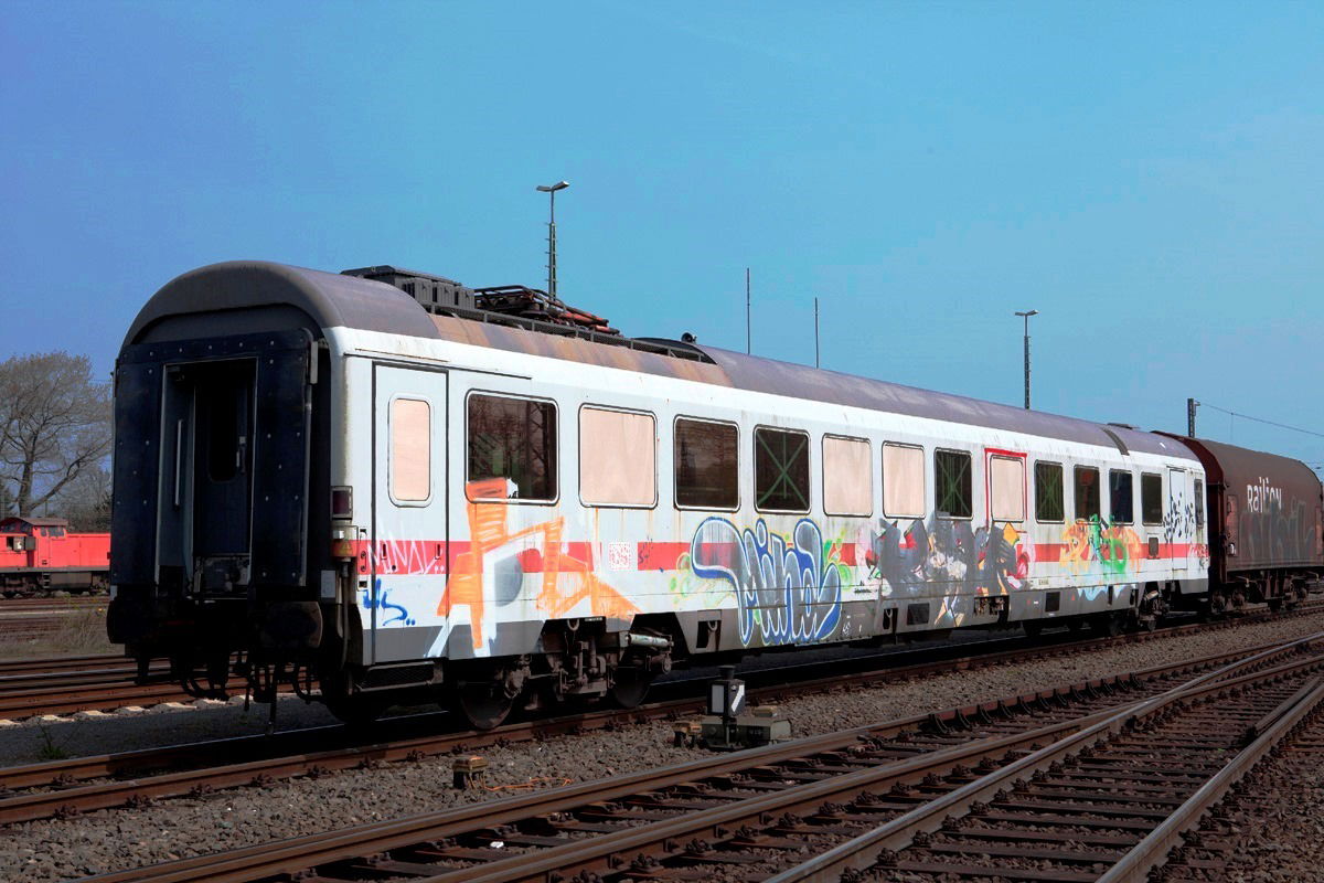 Graffiti Train - Photo by ZUGZWANG