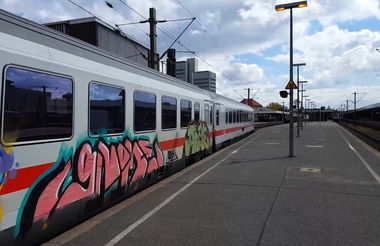 Graffiti Train - Photo by ZUGZWANG (2017)