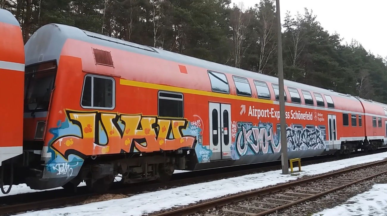 Graffiti Train - Photo by ZUGZWANG - uhu