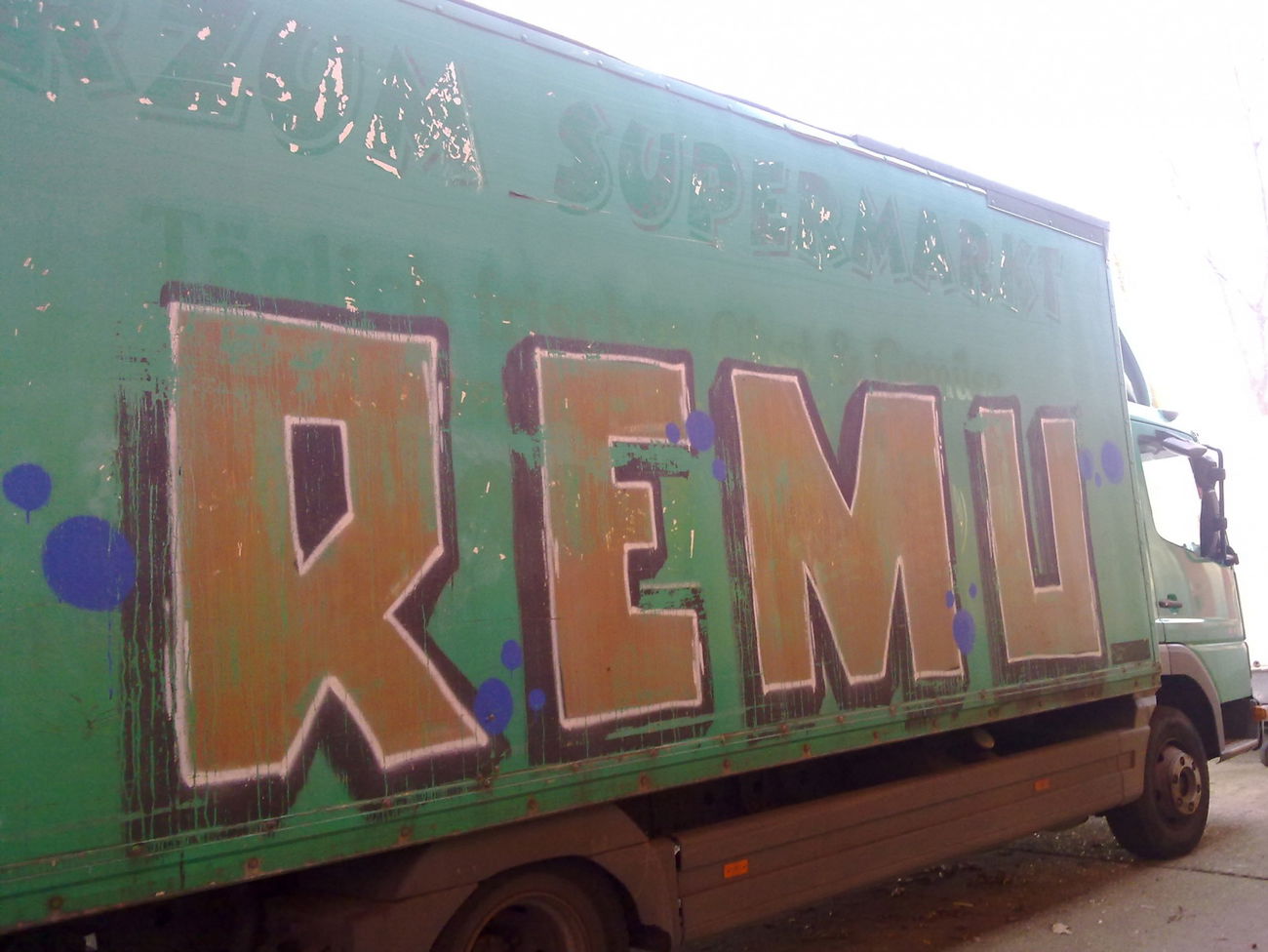 Graffiti Bombing - Photo by ZUGZWANG - remu