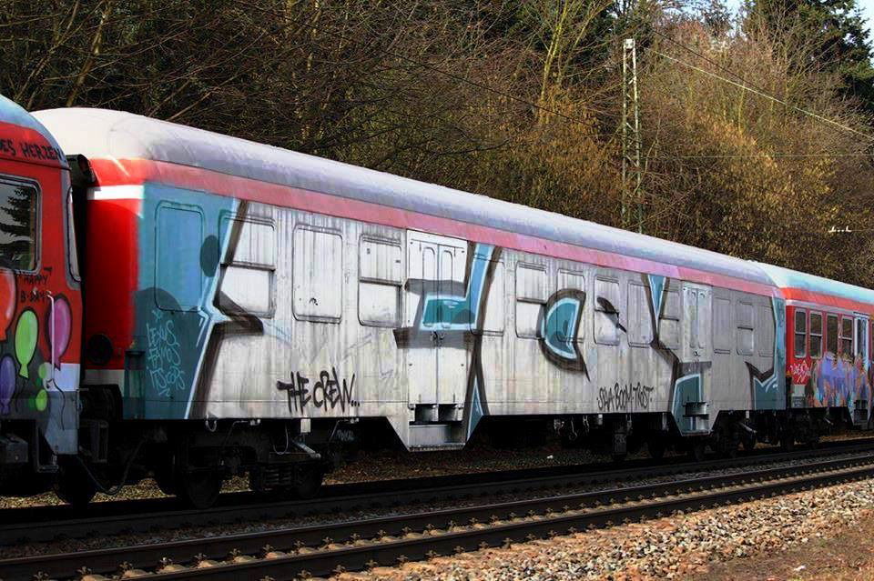 Graffiti Train - Photo by ZUGZWANG - eqt