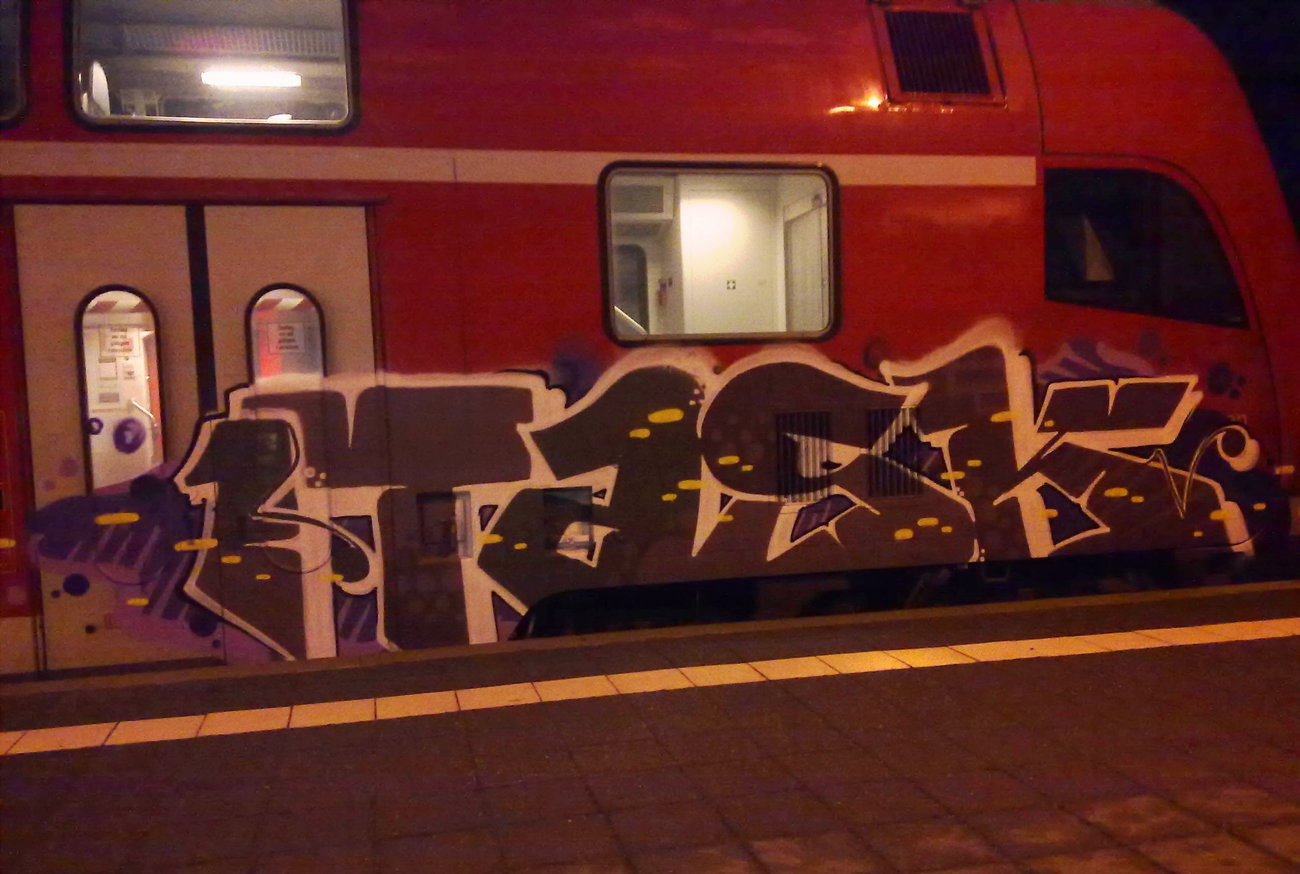 Graffiti Train - Photo by ZUGZWANG - 1task, bremerhaven, bremen (2016)