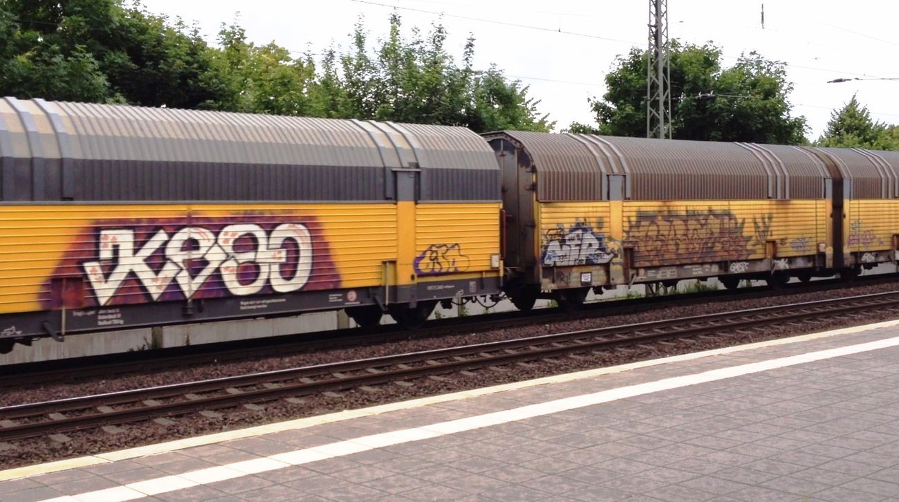 Graffiti Train - Photo by ZUGZWANG