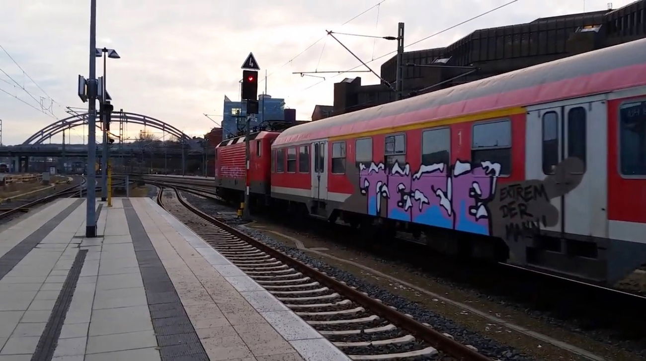 Graffiti Train - Photo by ZUGZWANG - tese, dsf (2017)