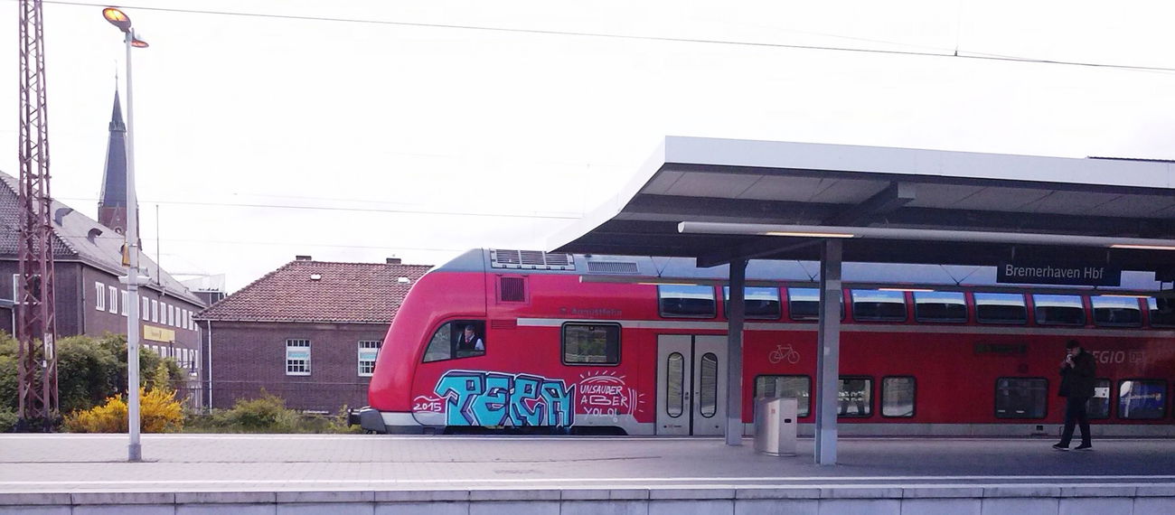 Graffiti Train - Photo by ZUGZWANG - pera, bremerhaven (2015)