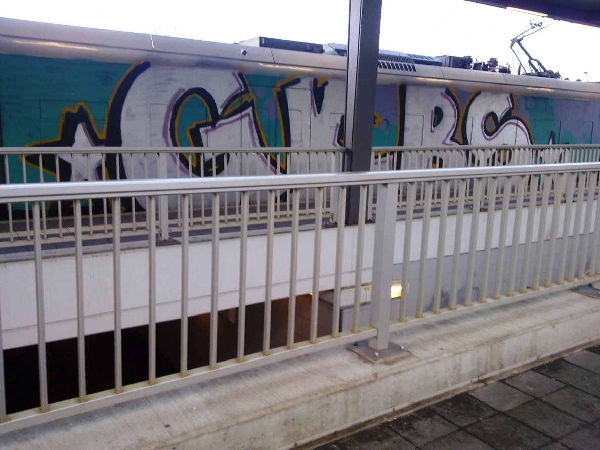 Graffiti Train - Photo by ZUGZWANG - gkbs, bremerhaven, 27 (2014)