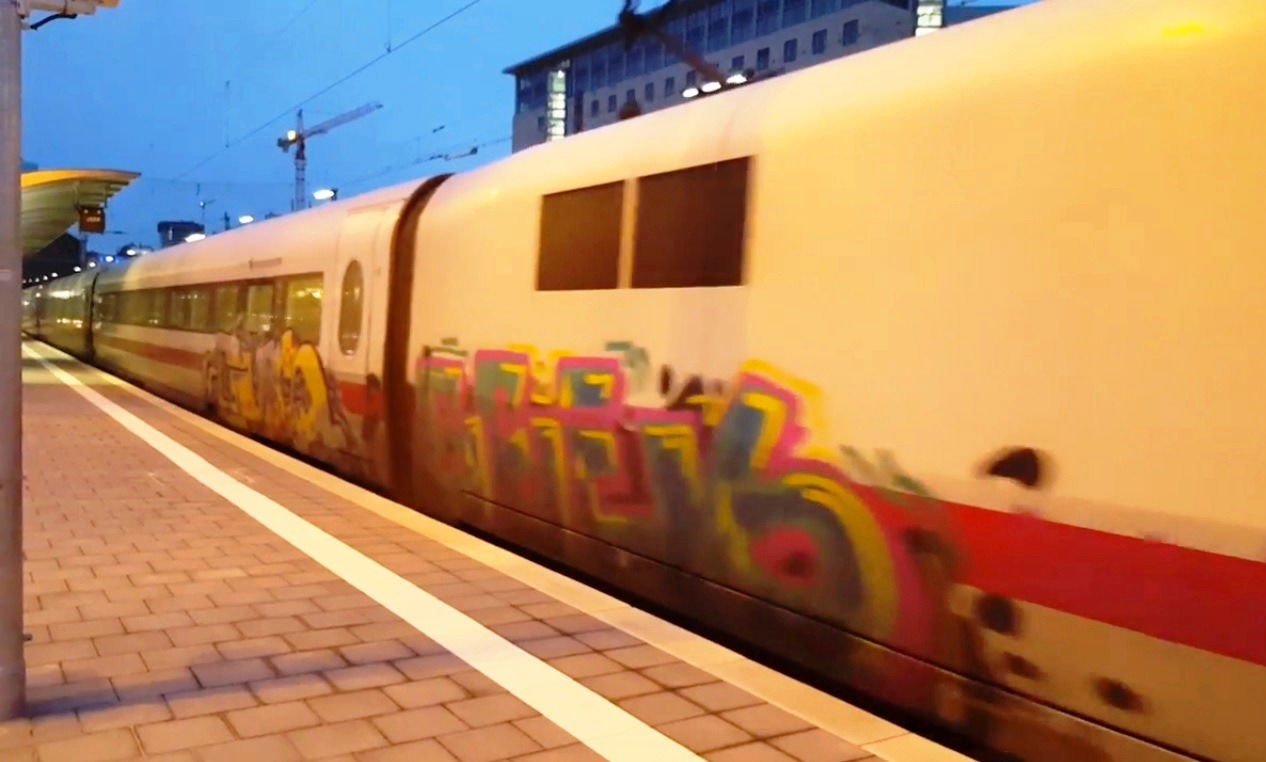 Graffiti Train - Photo by ZUGZWANG