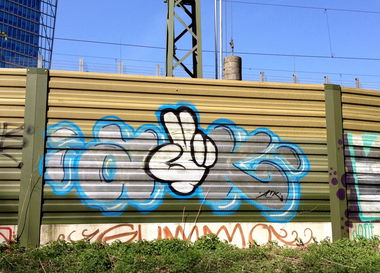 Graffiti Bombing - Photo by ZUGZWANG