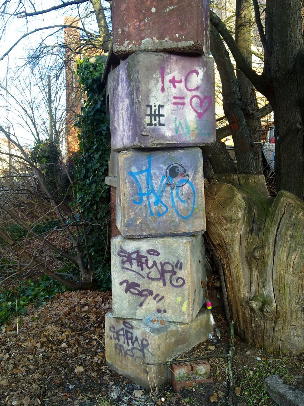 Graffiti Artwork - Photo by ZUGZWANG