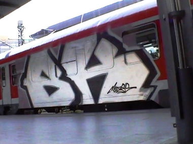 Graffiti Train - Photo by ZUGZWANG - bk