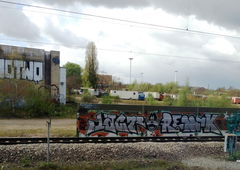 Graffiti Bombing - Photo by ZUGZWANG - shotwo, jagt, remuk