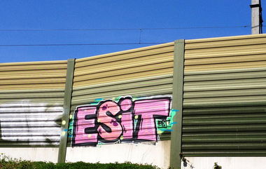 Graffiti Bombing - Photo by ZUGZWANG - esit